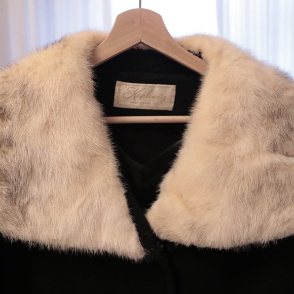 Winter Wool Coat with Fur Collar - Picture 3 of 6